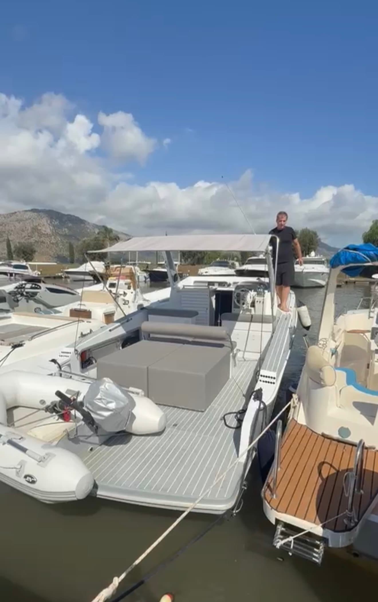 Barracuda 1000 at marina